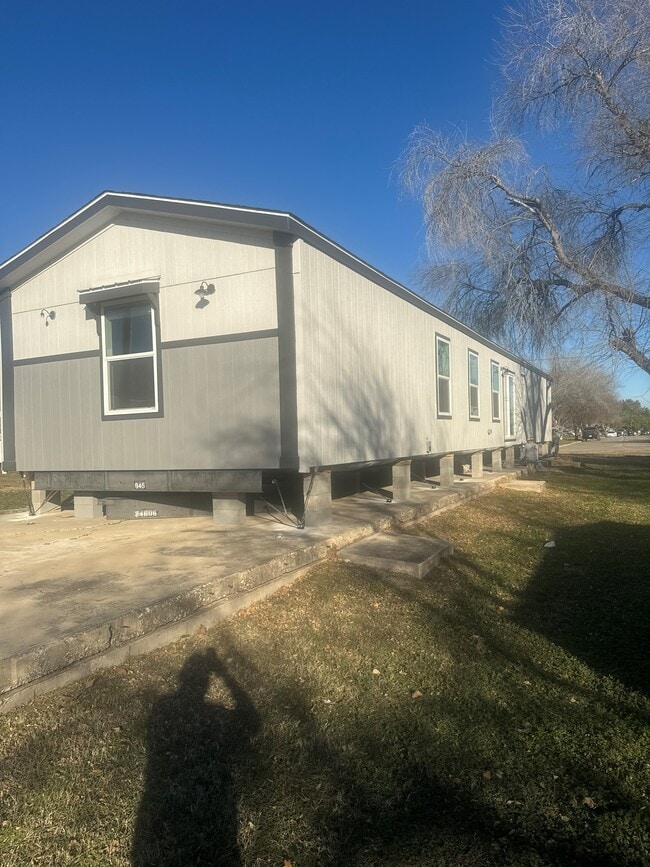 Building Photo - 1605 Ave Z