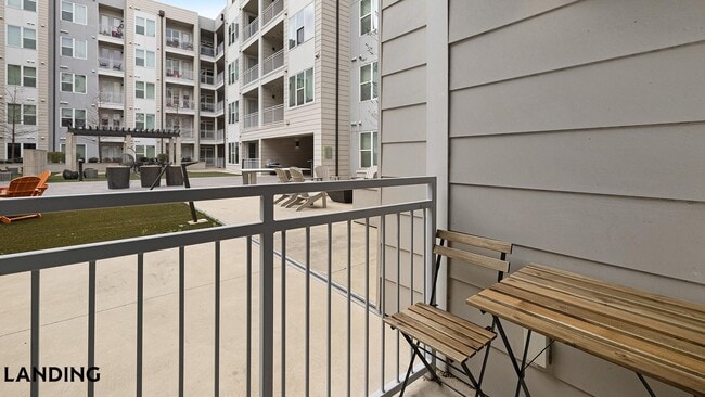 Building Photo - 3001 Crockett St