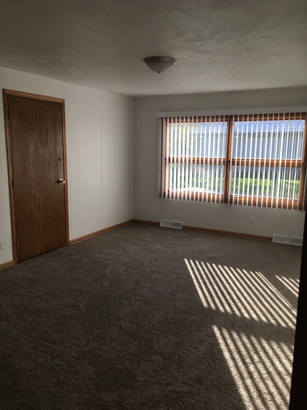 125 Eros Dr, Waterloo, IA 50701 Townhome Rentals in Waterloo IA