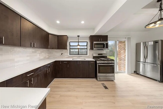 Building Photo - Newly Remodeled House with In-Ground Pool