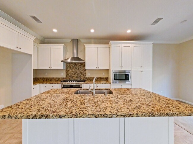 Foto del edificio - Desirable 3 bedroom Townhouse in the heart...