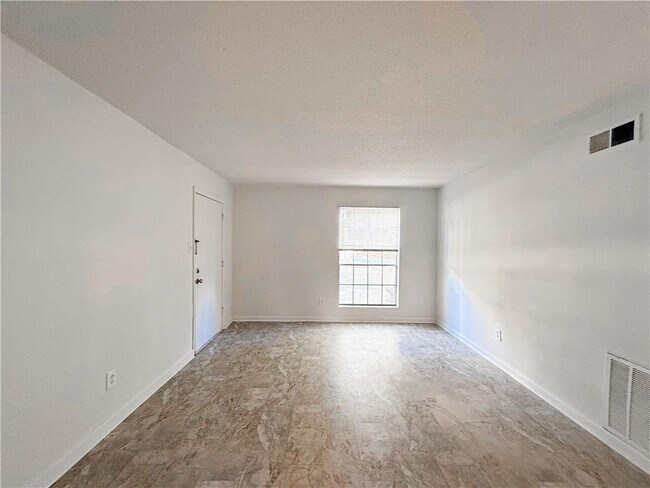 Building Photo - 1459 Morlee Dr S