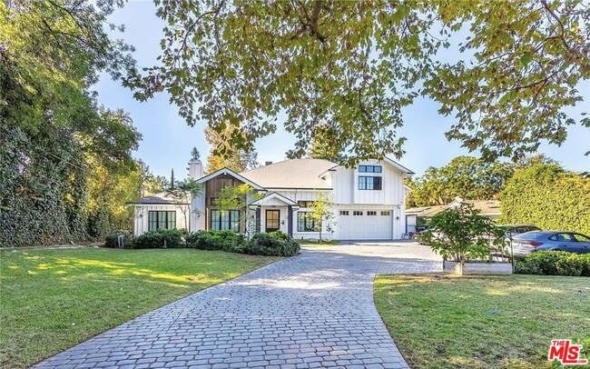 Foto del edificio - 5225 Topeka Dr