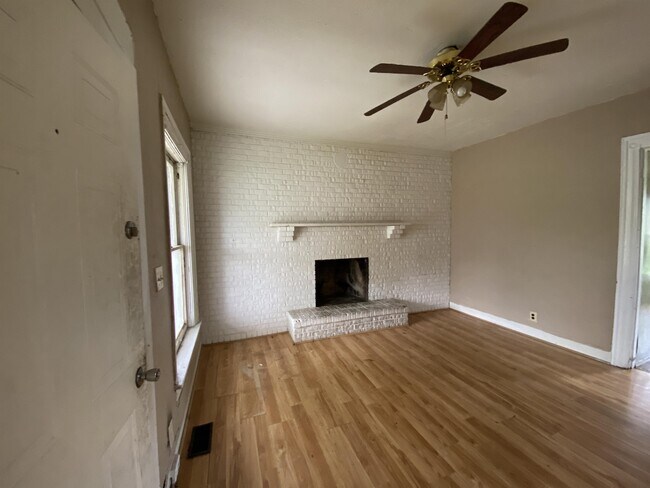 Building Photo - 57 Strand Ave