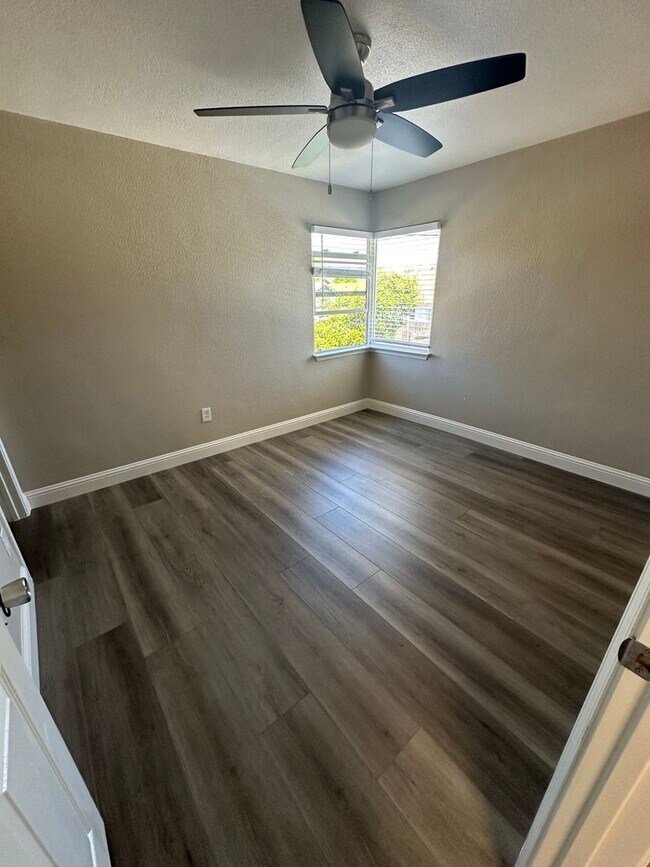 Building Photo - 1 bedroom 1 bath cozy and private unit in ...