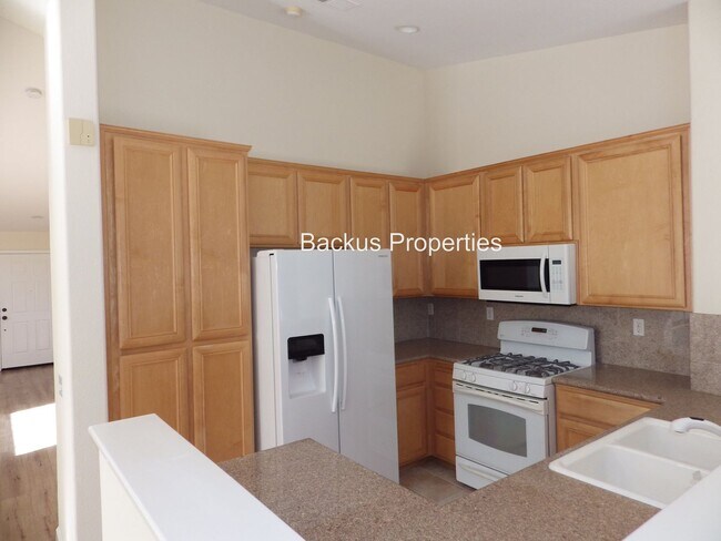 Foto del edificio - Wonderful Four beddroom home on Chamise Dr...