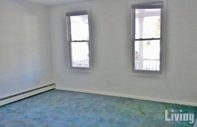 Building Photo - 20 Monroe St