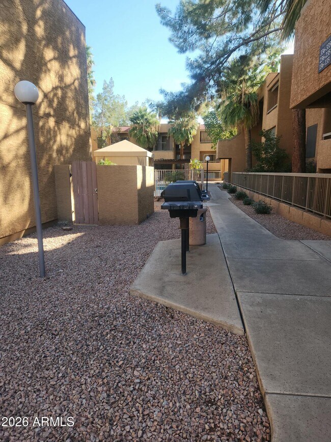 Foto del edificio - 2625 E Indian School Rd