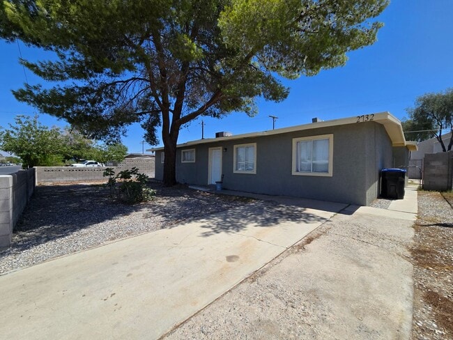 Building Photo - Single story 3 Bedroom house ready for mov...