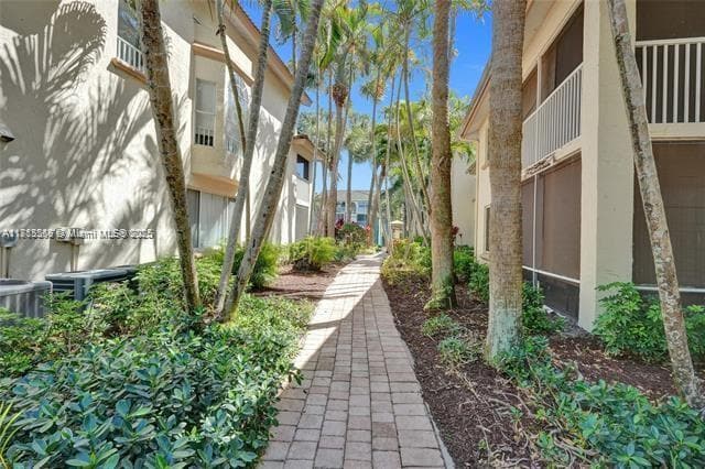 Building Photo - 19315 Glenmoor Dr
