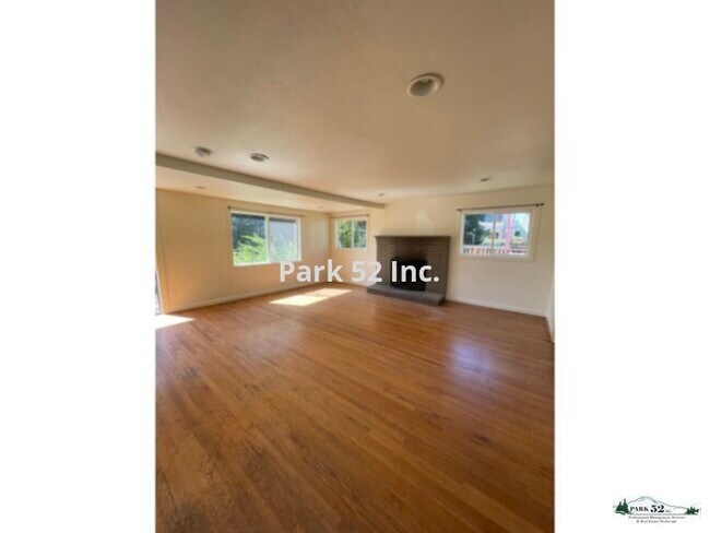Building Photo - 1103 E 71st St