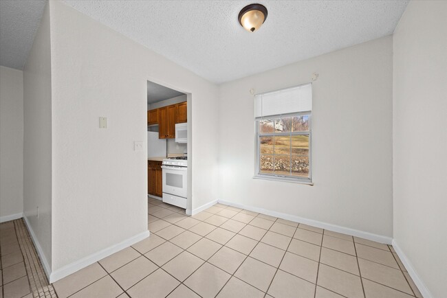 Building Photo - 2105 N Keebler Ave