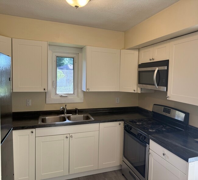 Kitchen - 14707 Dominica Ct