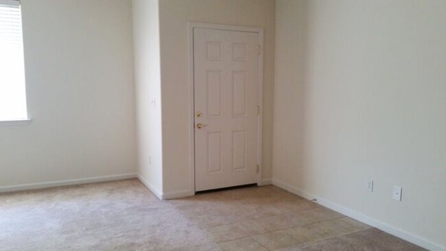 Foto del edificio - 2 bedroom Duplex in Carson City For Rent