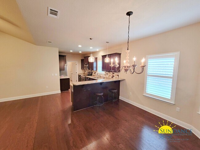 Building Photo - Stunning 4 bedroom located in the desirabl...