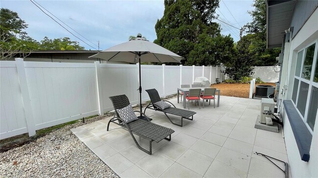 Foto del edificio - 2832 Bay St