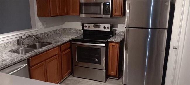 Foto del edificio - 5691 Waterford Ct
