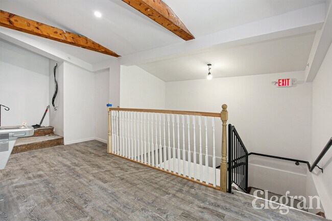 Building Photo - 861 Midland Ave