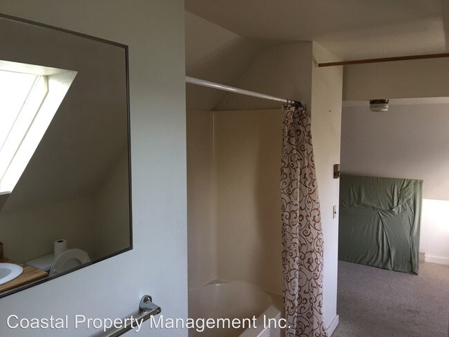 Building Photo - 1 br, 1 bath Apartment - 5 Congo Ave