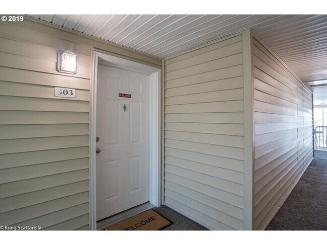 Entrada principal - 720 NW 185th Ave