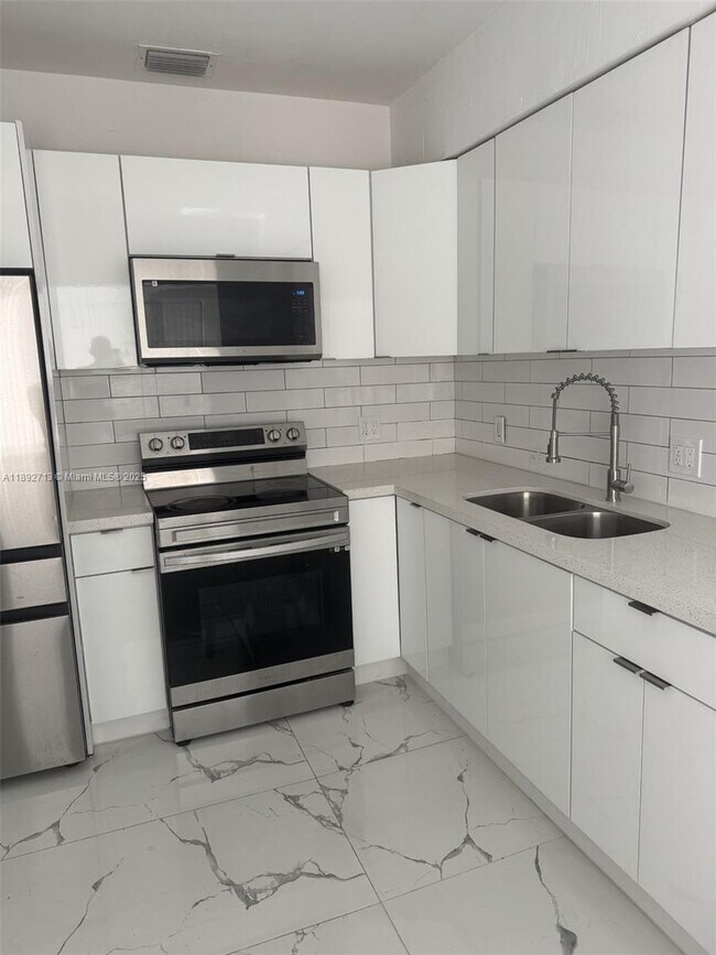Foto del edificio - 345 SW 49th Ave