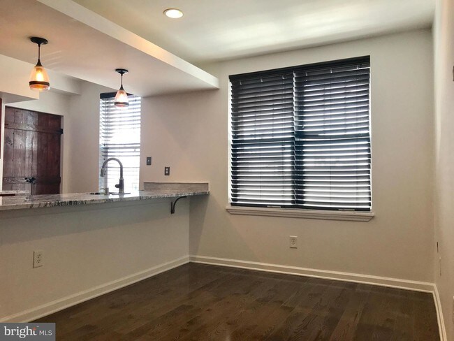 Foto del edificio - 2849 S Warnock St
