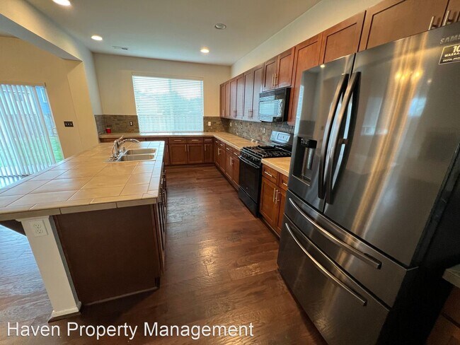 Foto del edificio - 5 br, 3 bath House - 19515 20th Ave E,