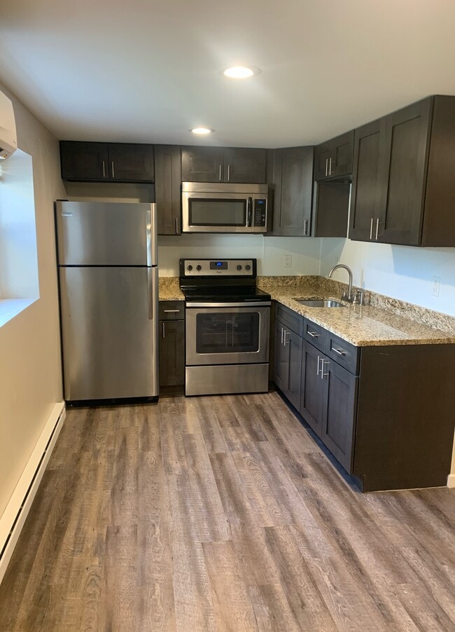 Building Photo - 4056 Pine Grove Manor