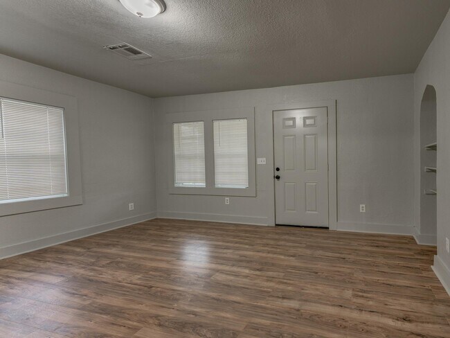 Foto del edificio - 2208 NE 22nd St