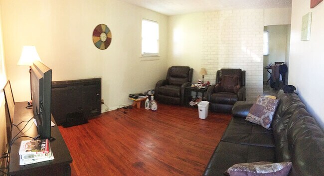 Building Photo - 208 Alta Loma Rd