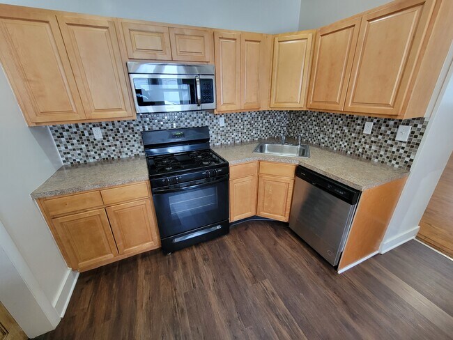 Building Photo - 162 Green Ln