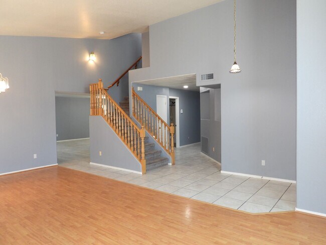 Foto del edificio - 5 bedroom 3 bath