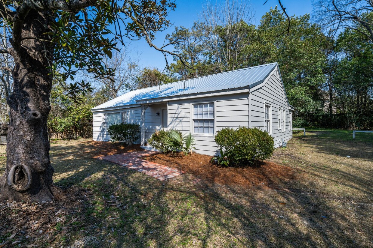 Foto principal - 3747 Maclamar Rd