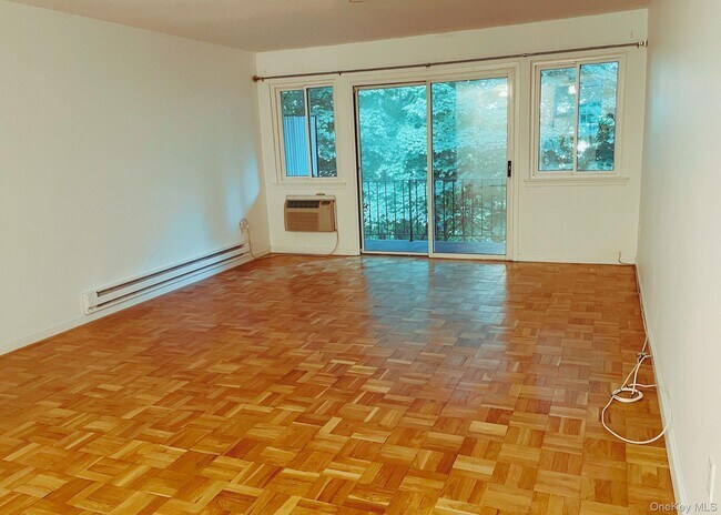 Foto del edificio - 214 Woodland Hills Rd