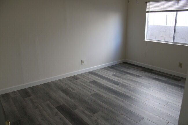 Building Photo - 18406 Roslin Ave