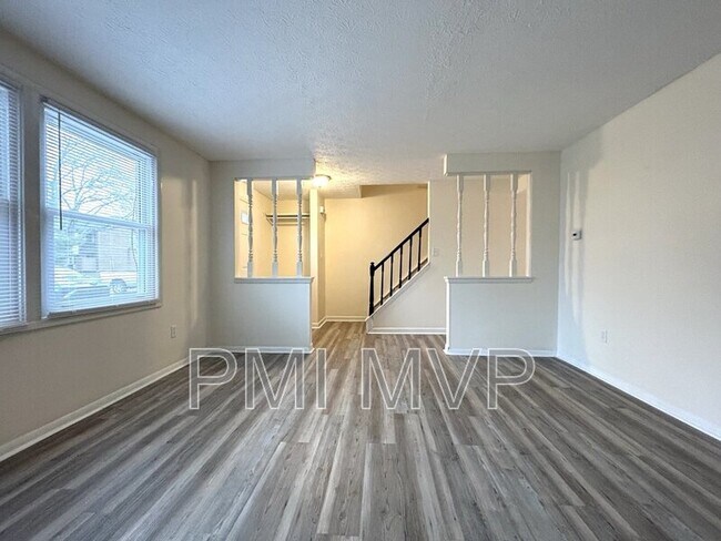 Foto del edificio - 7490 Stonetrail Way
