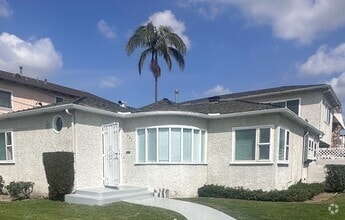 Building Photo - 931 E La Palma Dr