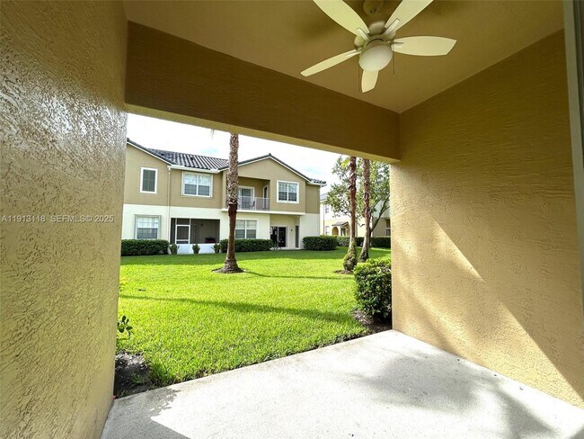 Foto del edificio - 1560 SE Wilshire Pl