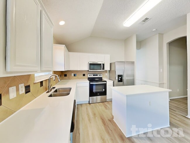 Building Photo - 304 Dakota Dr