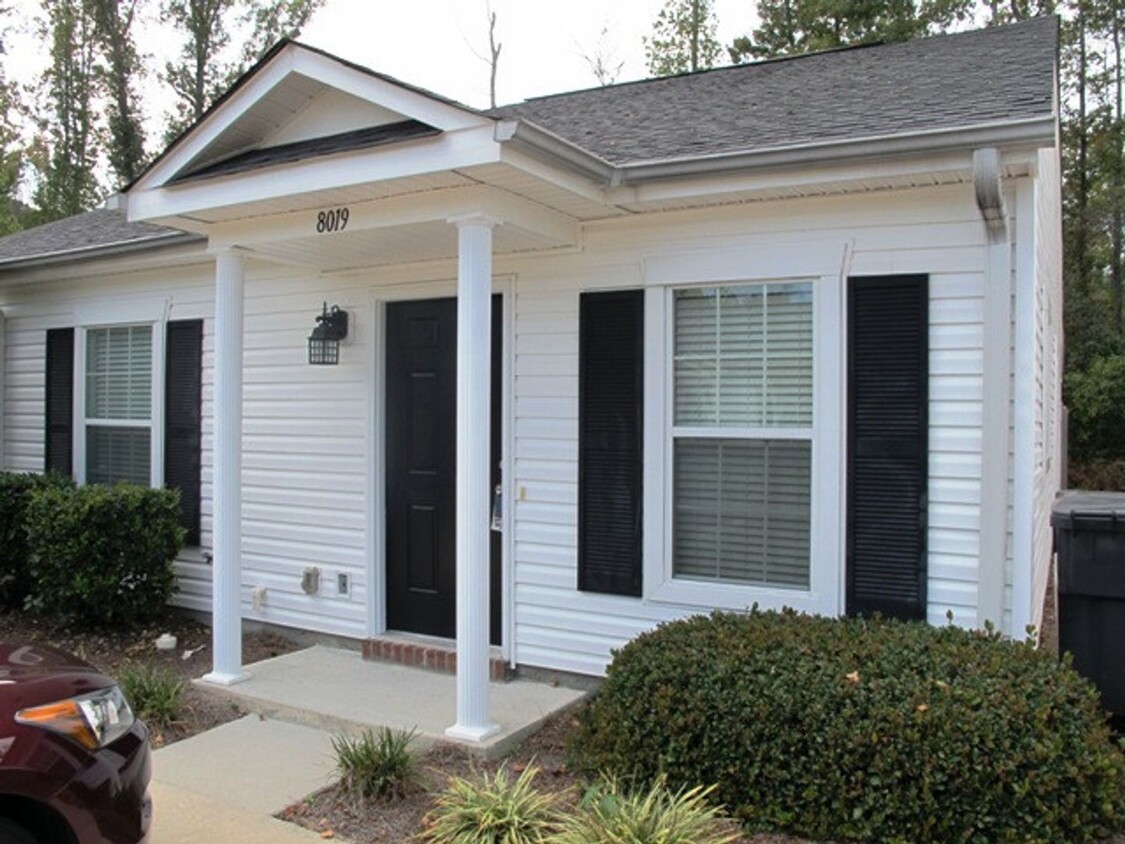 Primary Photo - Cute Townhome Close to Medical Facilities ...