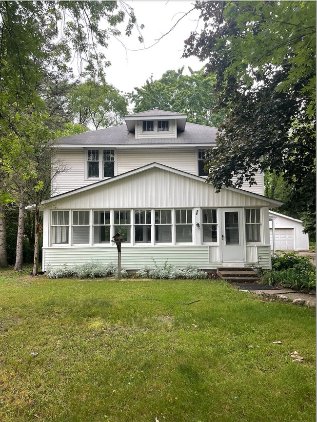 Building Photo - Spacious 4 Bedroom Home - Northside of Hol...
