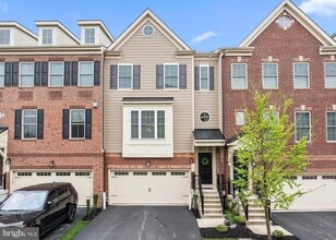 Building Photo - 196 Merrin Ln