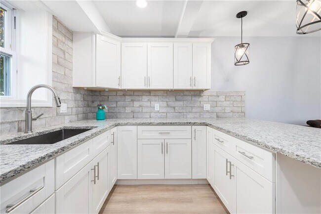 Foto del edificio - 152 Tuckerman Ave