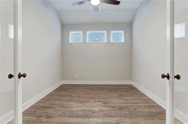 Building Photo - 105 Bandella Cv