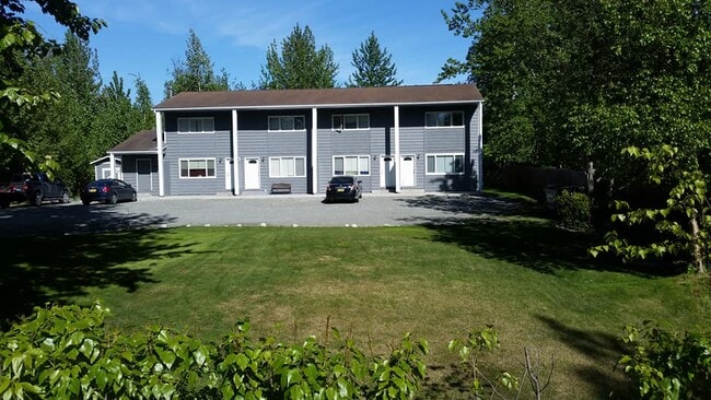 Building Photo - 301 N Spruce Dr