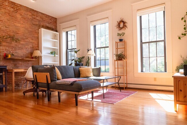 Foto del edificio - Beautiful 1 Bedroom In One Of Portlands Most Historic Buildings