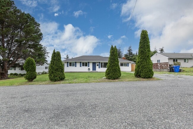 Building Photo - **Comfortable Oak Harbor Rambler Available...