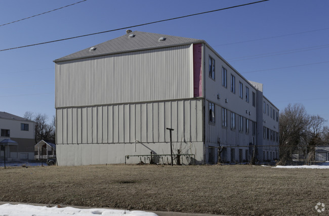 Building Photo - 1725 1/2 N Kansas St