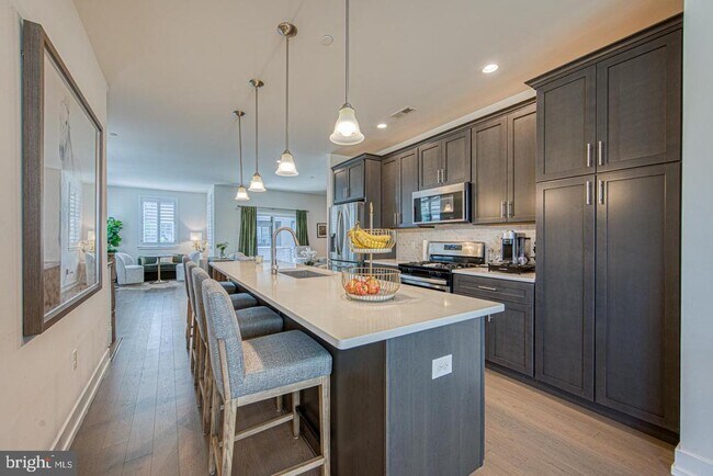 Foto del edificio - 1001 Lakeview Ct