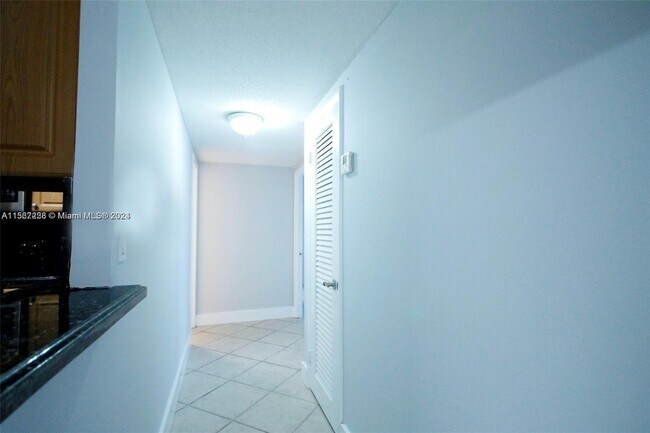 Building Photo - 1455 N Treasure Dr